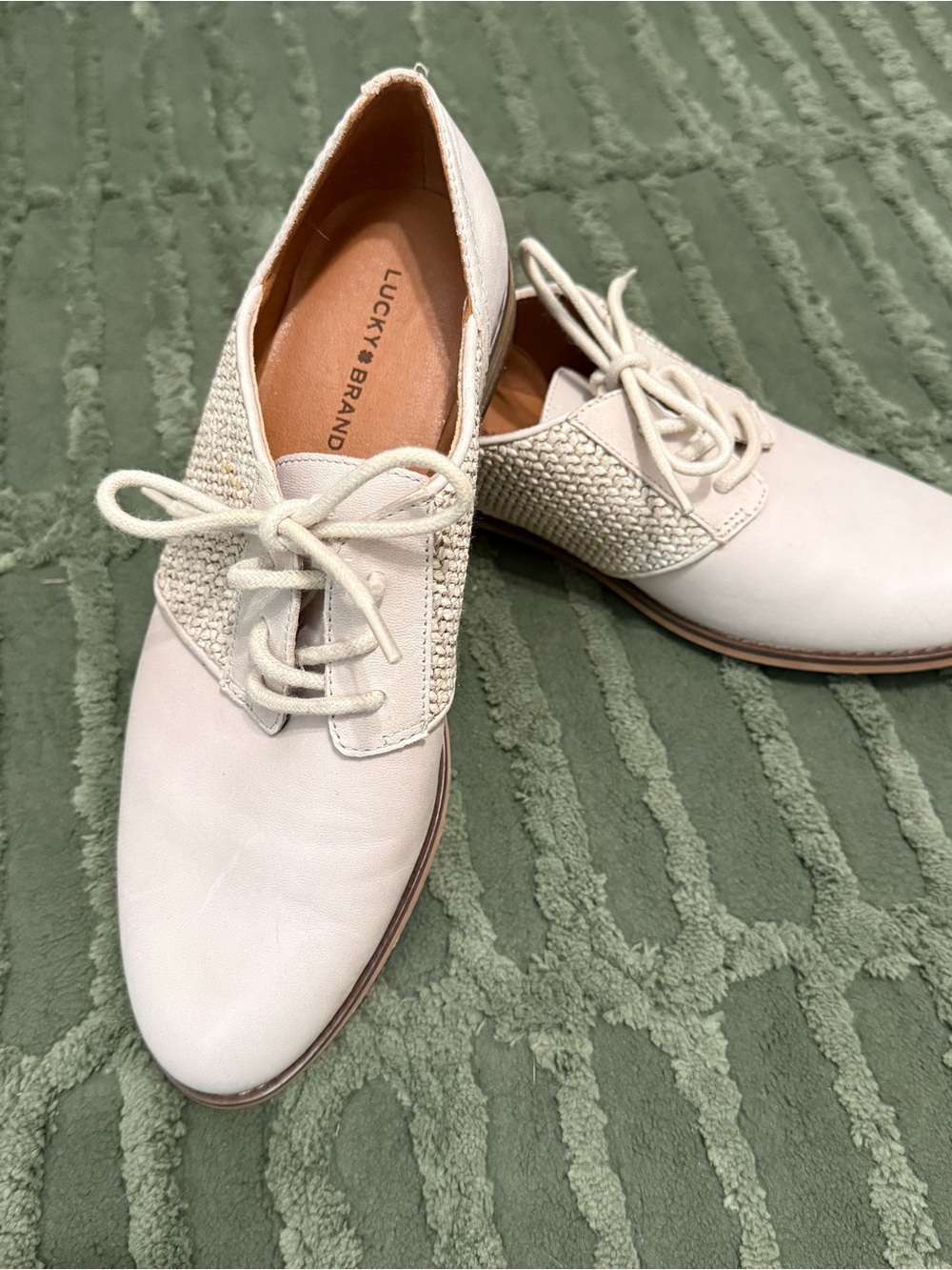 Lucky Brand Women's Cream Lace-Up Oxford Flats